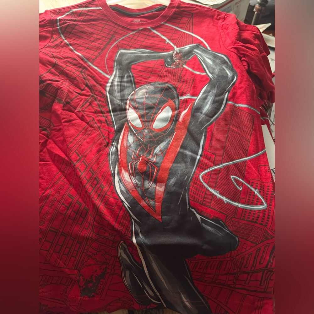 NWT Spider-Man Graphic T-Shirt. Red L 10/12 100% Cotton